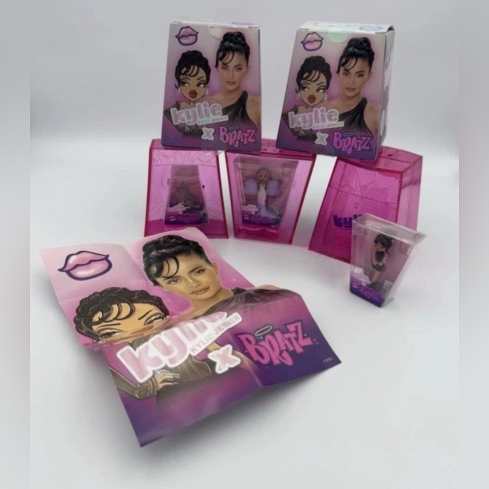 Kylie Jenner x Bratz Mini Lot Look #1 Look #3 Norman Dog MGA 2023